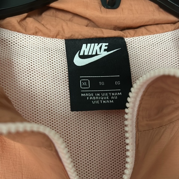 Nike Windbreaker - Picture 2 of 3
